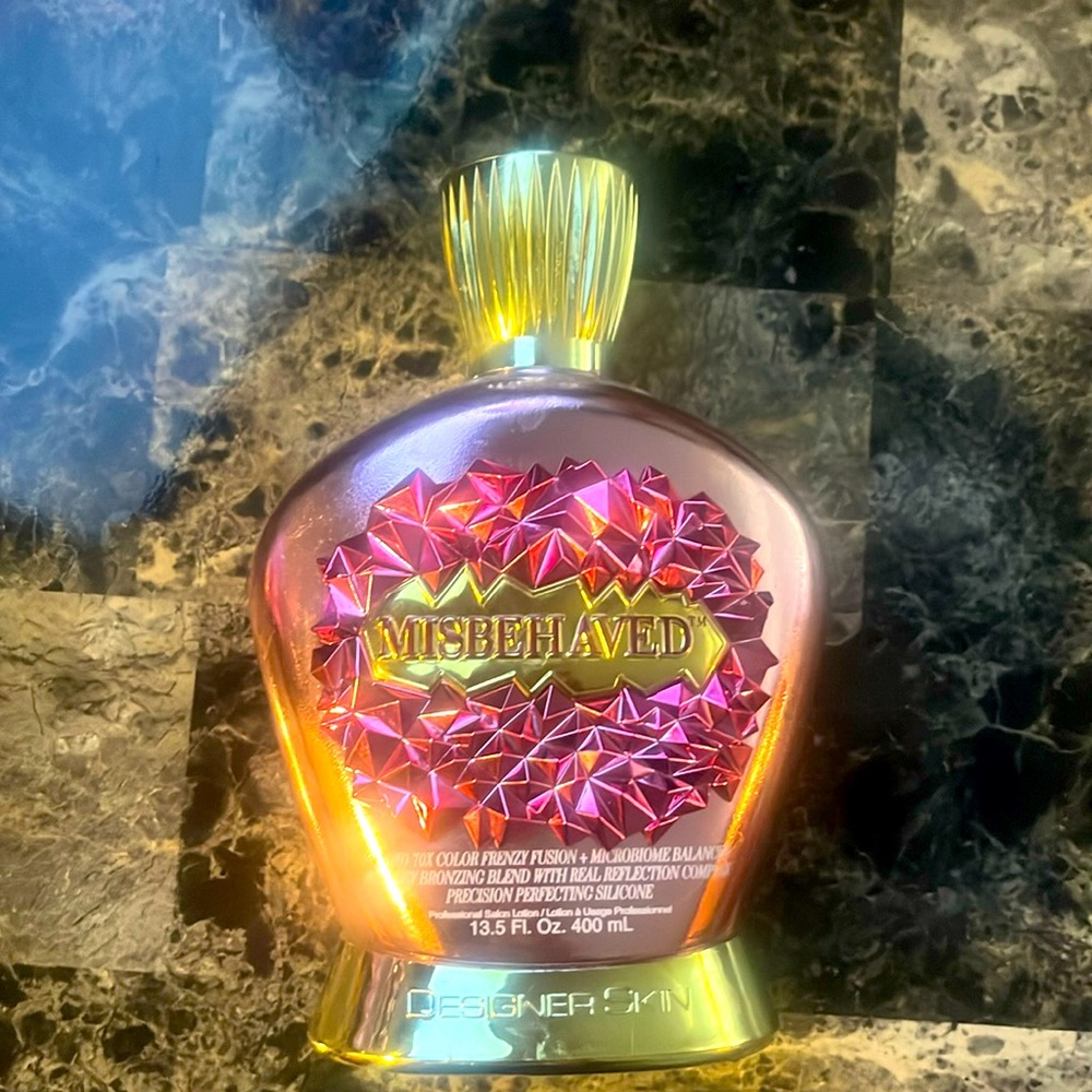 Misbehaved Dark tanning lotion